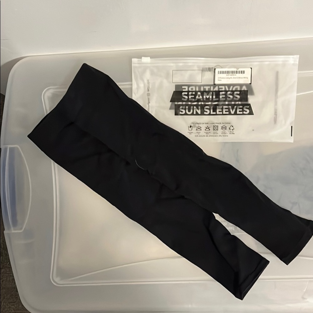 Black Seamless arm sleeves (pair)